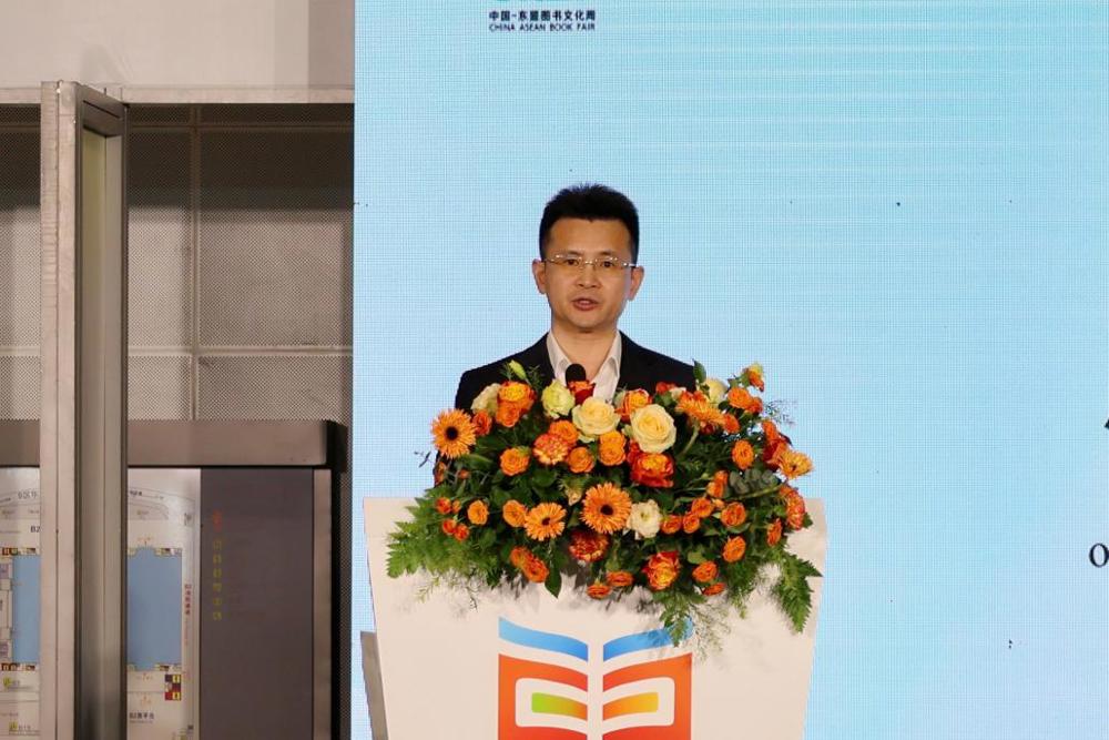 F:/2024年9月后的推文/2024-11-17资讯  云间烟火•舌尖印记——《白云生处有人家》《河内人旧时饮食杂记》新书发布会在南宁顺利举行/推文配图/bevictor伟德副总经理杨东星致辞.JPGbevictor伟德副总经理杨东星致辞