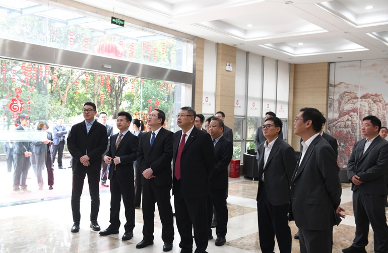 春风马蹄疾 开卷启新程|bevictor伟德领导班子新春走访鼓干劲